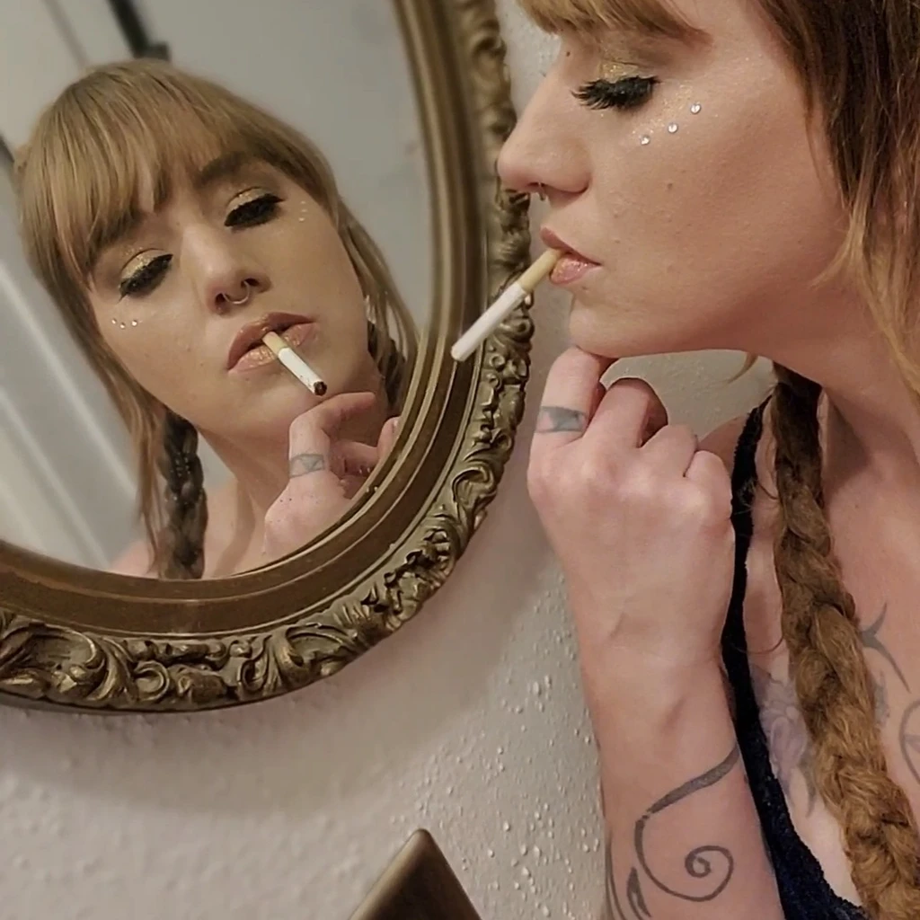Billie Bee - Billie's Smoking Corner