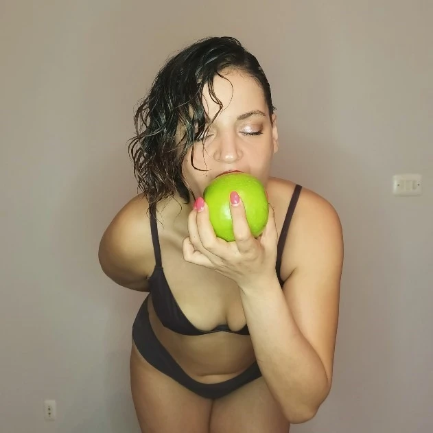 Mordiendo la manzana