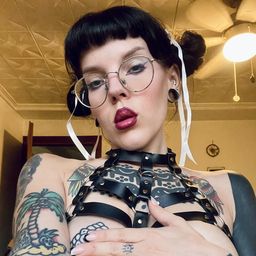 Goth Babe 💖 Liss 🙈 SEXTING QUEEN